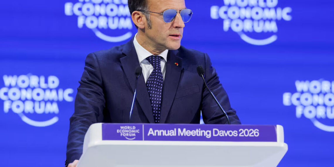 Makrono naujas įvaizdis su akiniais: netikėtas efektas – akinių gamintojo akcijos šovė į viršų