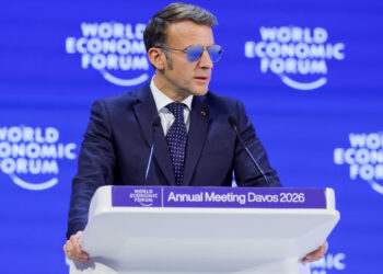 Makrono naujas įvaizdis su akiniais: netikėtas efektas – akinių gamintojo akcijos šovė į viršų