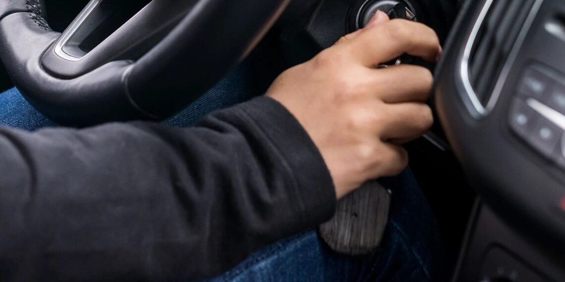 Mechanikai pavydžiai tyli: žiemą užvesk variklį ne iš pirmo karto – taip išvengsi brangių gedimų