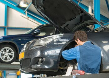 Mechanikas atskleidė: šias smulkias automobilio bėdas ignoruoja visi – vėliau moka tūkstančius