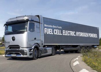 Mercedes-Benz revoliucija: naujasis NextGenH2 vilkikas be emisijų – serijinė gamyba jau nuo 2026!