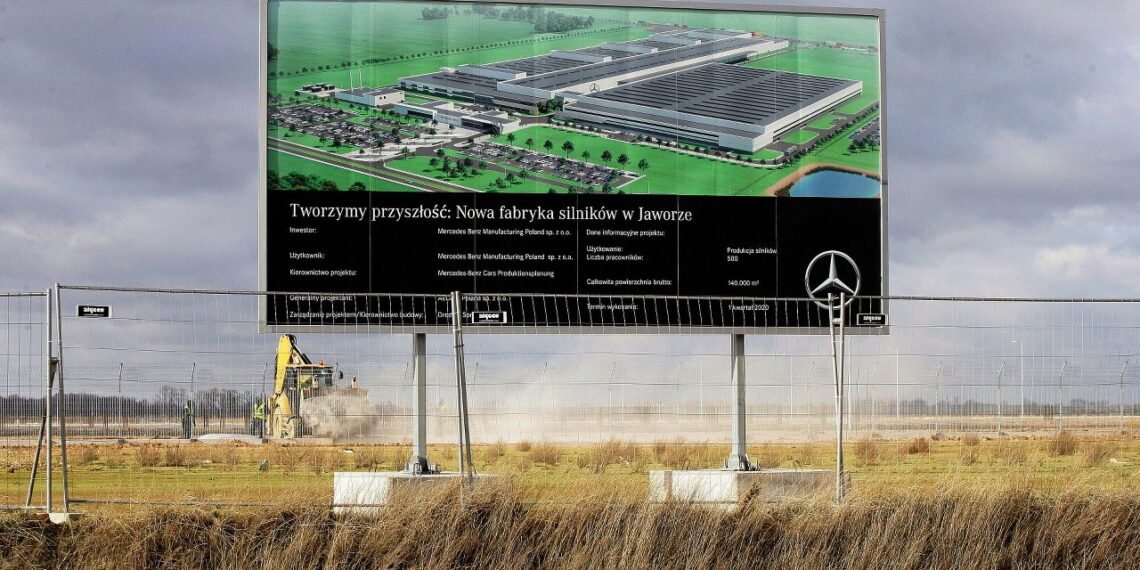 Mercedes žengia milžinišką žingsnį Lenkijoje: dešimtys mln ir šimtai naujų darbo vietų