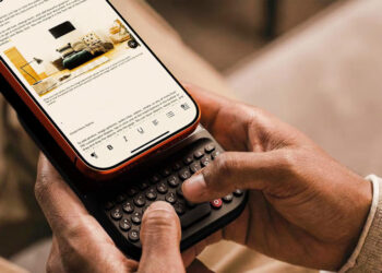 Milijonai svajojo apie šį telefono aksesuarą – pagaliau jis įgauna tikrą prasmę ir vertę