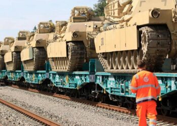 Milžiniškas JAV „Abrams“ tankų desantas Europoje: aiški žinutė Putinui ir Kremliui