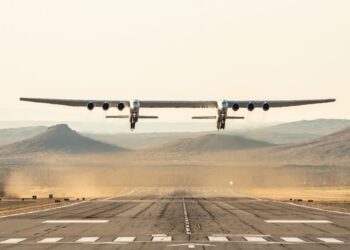 Milžiniškas ROC: didžiausias pasaulyje lėktuvas grįžta į dangų – nauji slapti bandymai