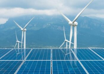 Milžiniškas saulės baterijų laukas Kinijoje atskleidė netikėtą paskirtį: pasaulis apstulbęs