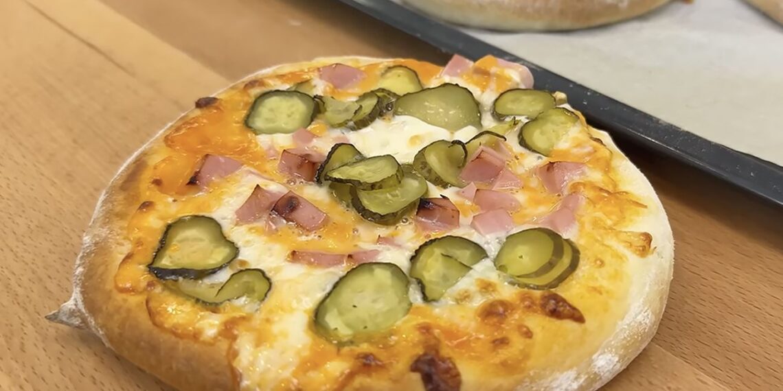 Mini picos kaip mokykloje: pigus receptas, kuris akimirksniu užkariaus visą jūsų šeimą