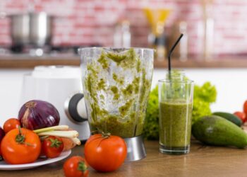 Mitybos specialistai perspėja: šių 4 ingredientų niekada nedėkite į savo rytinį glotnutį