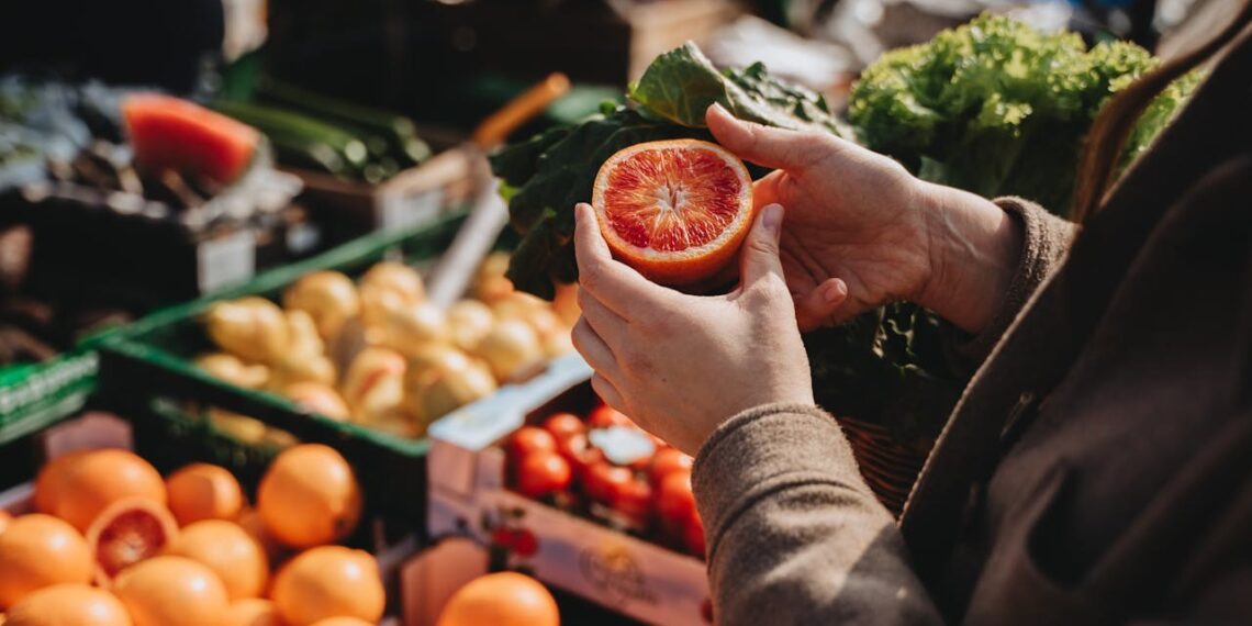 Mitybos specialistai perspėja: šių vaisių ir daržovių žiemą geriau nevalgyti – gali rimtai pakenkti