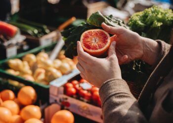 Mitybos specialistai perspėja: šių vaisių ir daržovių žiemą geriau nevalgyti – gali rimtai pakenkti