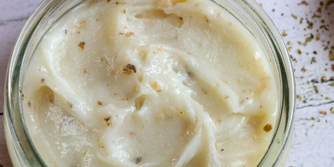 Mitynas dietologas atskleidė: riebalai, kuriais močiutės viską kepė, šiandien „pralaimi“ alyvuogių aliejui