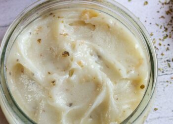 Mitynas dietologas atskleidė: riebalai, kuriais močiutės viską kepė, šiandien „pralaimi“ alyvuogių aliejui