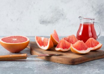 Mokslininkai atskleidė: šiuo paros metu valgomas greipfrutas stebuklingai gerina širdį ir virškinimą
