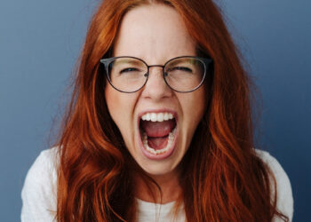 Mokslininkai atskleidė šokiruojančią tiesą: kalbėjimo stilius išduoda paslėptus asmenybės sutrikimus