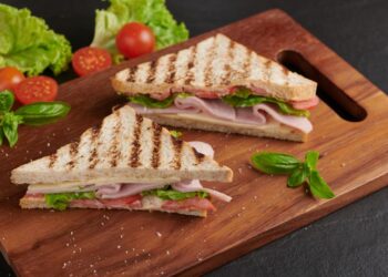 Mokslininkai nustebo: išaiškėjo vienintelė duona, kurią verta pirkti sumuštiniams