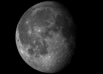 Mokslininkai nustėro: kodėl Mėnulis toks kreivas ir ar kalta milžiniška senovės kosminė avarija?