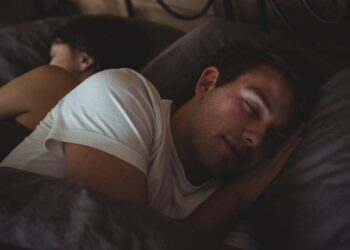 Mokslininkai šokiruoti: 8 valandų miego taisyklė griūva – kiek iš tiesų reikia tau?