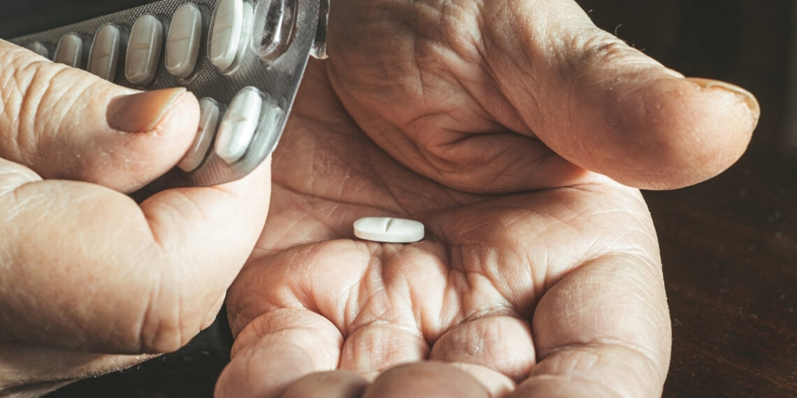 Mokslininkai šokiruoti: populiari skausmą malšinanti piliulė galbūt slapta naikina vėžį