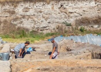 Mokslininkai suskaldė paslaptingas raudonas uolas ir neteko žado: paaiškėjo stulbinama tiesa