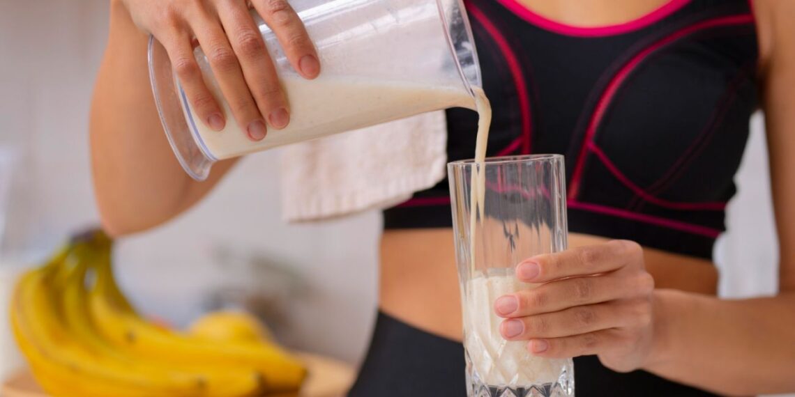 Moteris numetė 12 kg per mėnesį gerdama tik proteino kokteilius: gydytojų verdiktas stebina