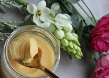 Naminis kremas su taukmedžių sviestu ir erškėtrožių aliejumi – dermatologai apstulbę nuo efekto
