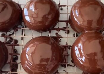 Naminis vyšnių zefyras šokolade: desertas, kurį ragavę nebenorėsite pirkti parduotuvėje