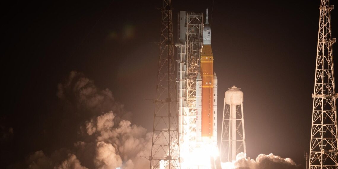 NASA švaisto milijardus: milžiniška SLS raketa į Mėnulį skris retai ir gali žlugti Artemis