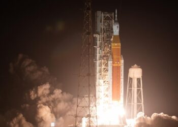 NASA švaisto milijardus: milžiniška SLS raketa į Mėnulį skris retai ir gali žlugti Artemis