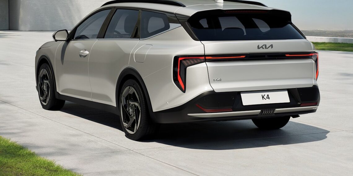 Nauja „Kia K4“ jau atvyksta: paslaptinga kombi versija nustebins net išrankiausius vairuotojus