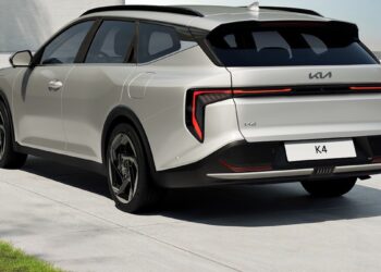 Nauja „Kia K4“ jau atvyksta: paslaptinga kombi versija nustebins net išrankiausius vairuotojus