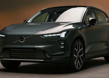 Naujas 2027 „Volvo EX60“ jau čia: stulbinama rida, žaibiškas krovimas ir „Tesla“ jungtis!