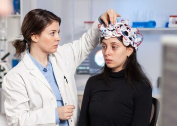 Naujas atradimas: smegenų alfa bangos parodo, kur baigiasi tavo kūnas ir prasideda pasaulis