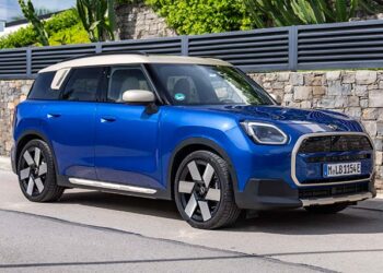 Naujas elektrinis MINI Countryman nustebino: virš 500 km nuvažiuos ir žiemą?