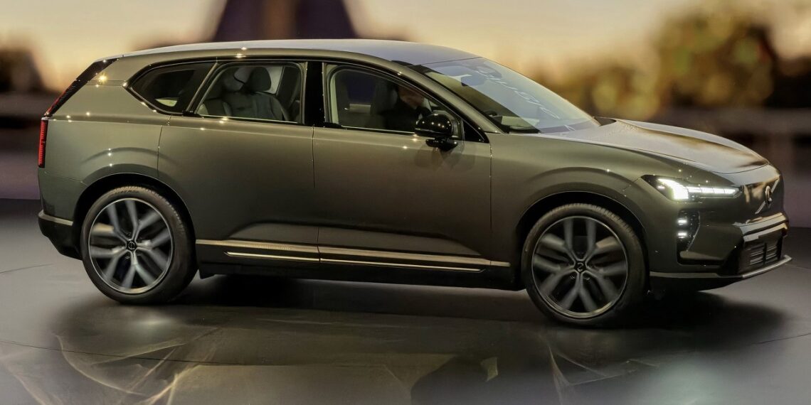 Naujas elektrinis Volvo EX60 šokiruoja: iki 810 km be įkrovimo ir kerta galvą dyzeliams
