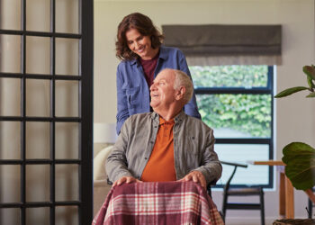 Naujas tyrimas: paprastas geras darbas kitiems gali stabdyti jūsų smegenų senėjimą