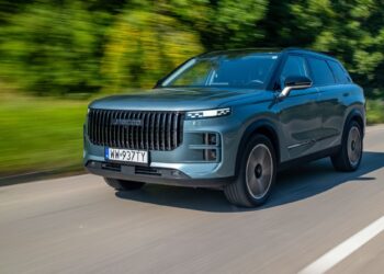 Europoje ne elektromobiliai, o hibridai tapo lyderiais: dyzelinių automobilių populiarumas smunka