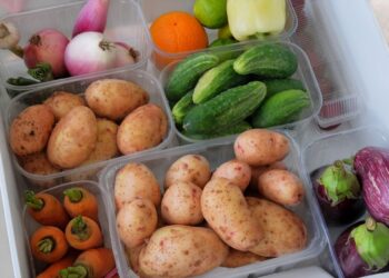 Nedėkite šių daržovių prie bulvių: specialistai perspėja – sudygs žaibiškai ir bus netinkamos valgymui