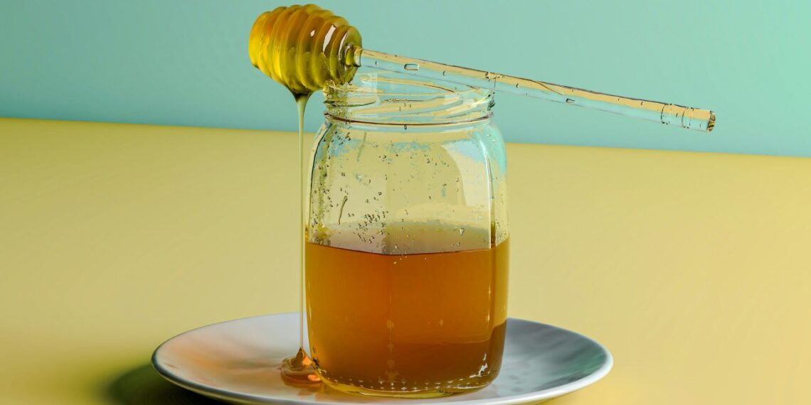 Nei mikrobangė, nei vandens vonelė! Tikrasis būdas atkimšti cukruotą medų, kurį slepia bitininkai