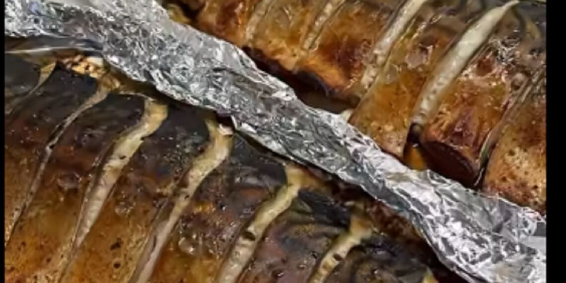 Neįtikėtinai paprasta orkaitėje kepta skumbrė: paruošite per 30 min., o burnoje tiesiog tirps