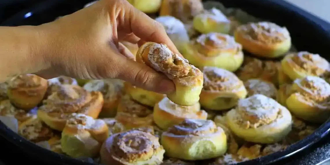 Neįtikėtinai purios suktos bandelės su riešutų įdaru: toks tešlos receptas keičia viską virtuvėje