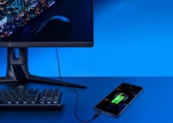 Nejungk nieko į monitoriaus USB – šių įrenginių prijungimas gali viską sugadinti ir palikti be garantijos