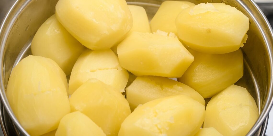 Niekada nebeišmesk virtų bulvių: genialus triukas, kuris sutaupys pinigų ir nustebins šeimą