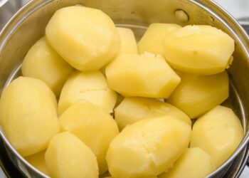 Niekada nebeišmesk virtų bulvių: genialus triukas, kuris sutaupys pinigų ir nustebins šeimą