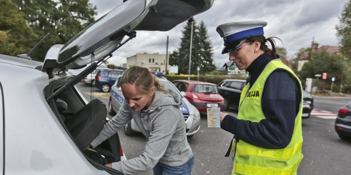 Niekas neįspėja: dėl šių daiktų bagažinėje policija gali vietoje atimti technikinį