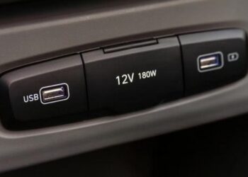 Nieku gyvu nekišk šio mažyčio įrenginėlio į automobilio USB – rizikuoji viskuo, ką turi