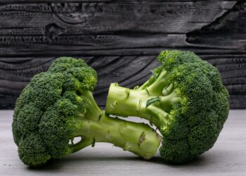Nustokite išmesti šią brokolio dalį: gydytojai atskleidė, kiek daug naudos prarandate