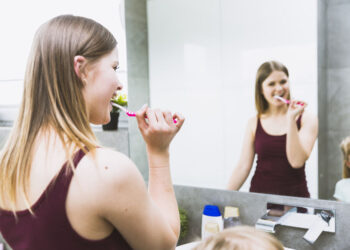 Odontologė atskleidė šokiruojančią tiesą: kaip paprasta higiena išgelbsti ne tik šypseną, bet ir gyvybę