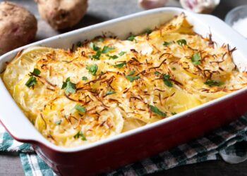 Pamirškite eilinę bulvių košę: ukrainiečio triukas atskleidė stulbinamai gardžios bulvės paslaptį