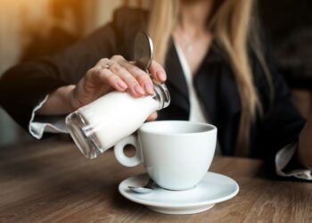 Pamirškite karvės pieną: 3 stebuklingi pienai, kurie pavers jūsų kavą tobula ir sveikesne