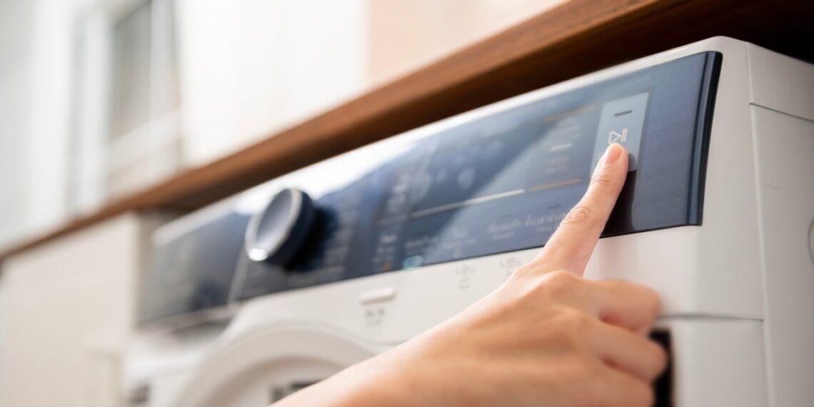 Pamirštas skalbimo mašinos mygtukas: vienas paspaudimas ir dvokiančius skalbinius pamiršite forever